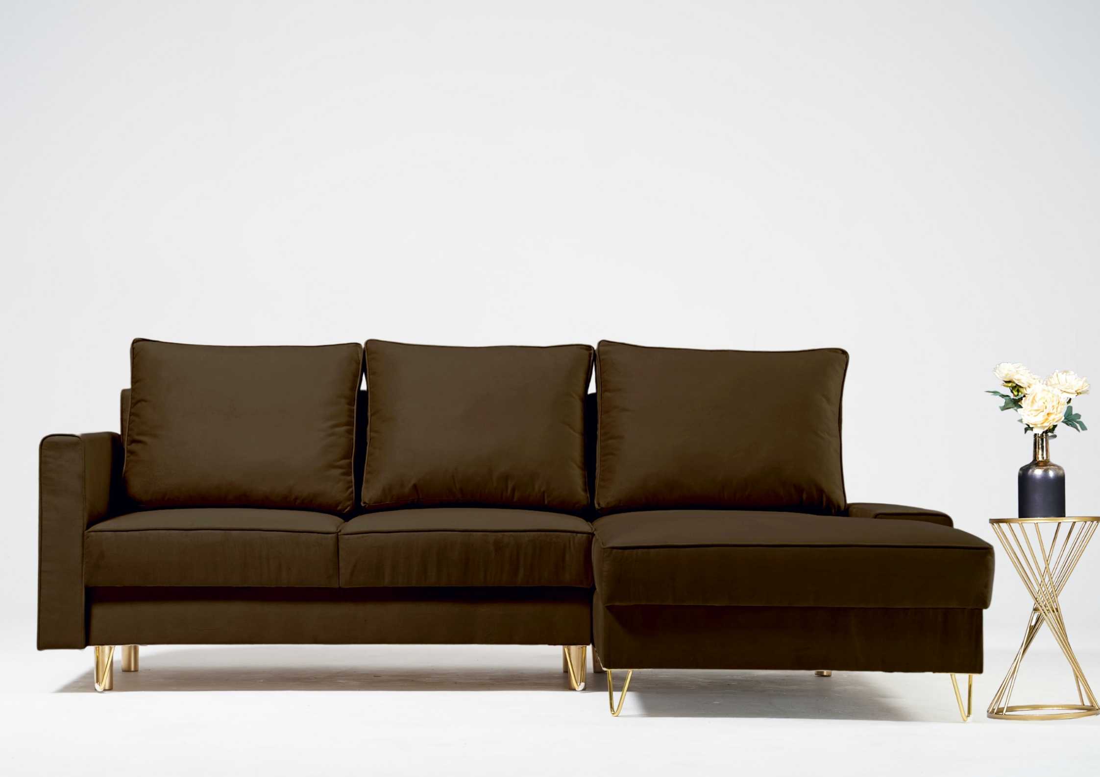 Brązowy narożnik na złotych nogach